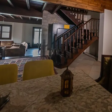 Dağ evi Kourtis Family Mansion Karpenísion