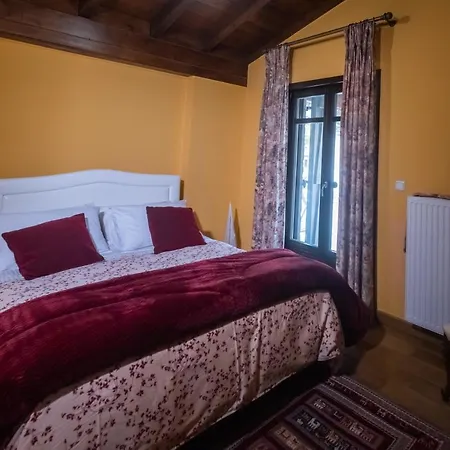 Dağ evi Kourtis Family Mansion Karpenísion