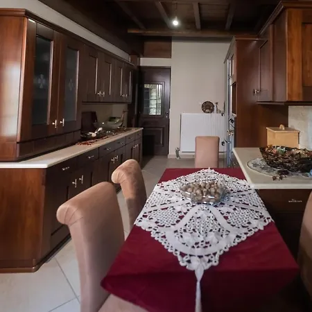 Kourtis Family Mansion Dağ evi Karpenísion