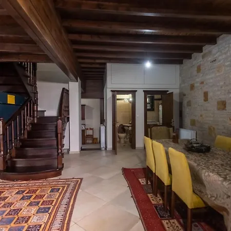 Kourtis Family Mansion Dağ evi Karpenísion